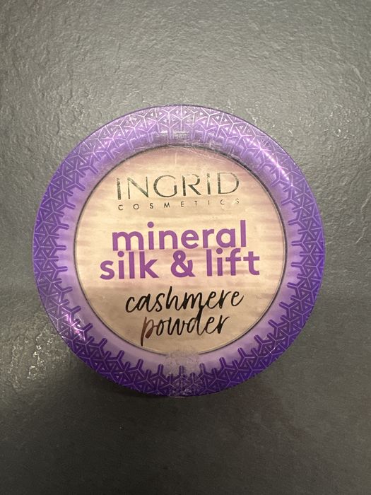 Pudry mineralne Ingrid odcien 01 i 02