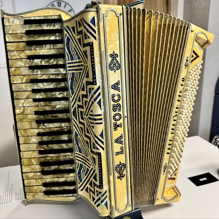 Akordeon włoski La Tosca 120 basów, 4 chorowy. Stan bdb