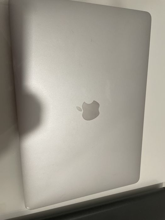 Macbook Pro touchbar 2017 bateria 182 cykle bez ICLOUD i5 8GB