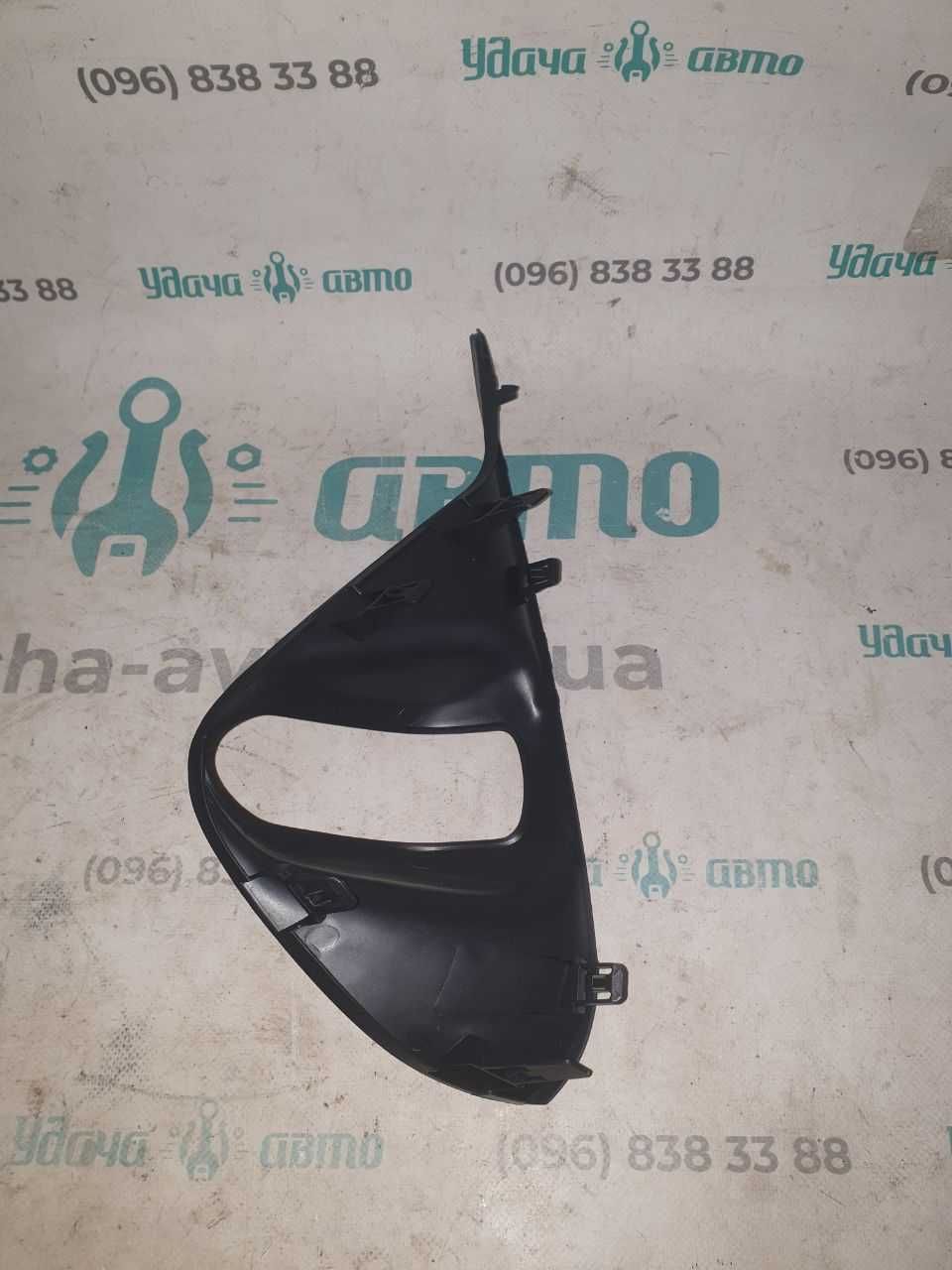 Рамка туманки  Toyota Prius Prime  8148147130 8148247130