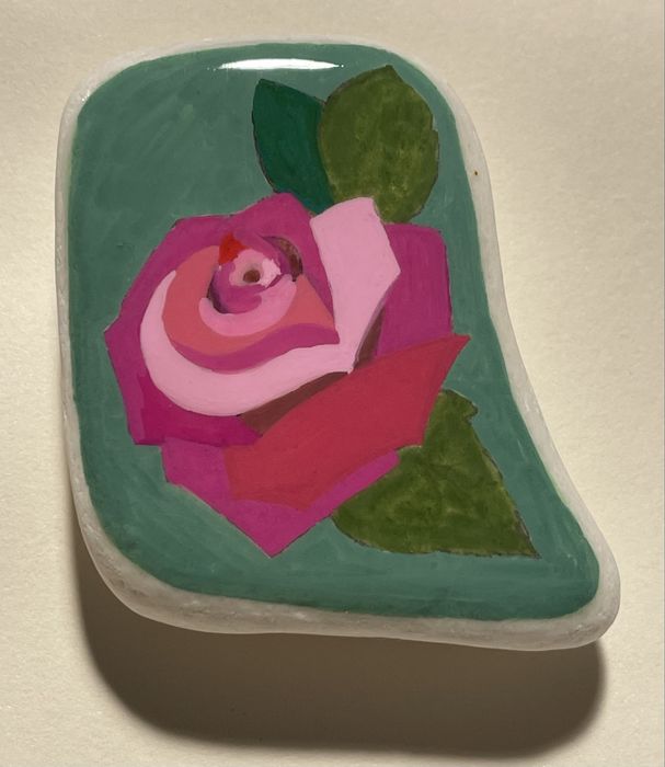Magnes na lodówkę, malowany kamień, róża