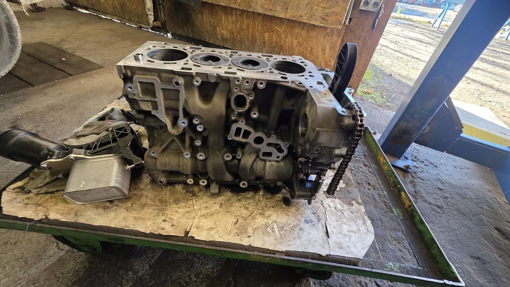 Słupek silnika b47d20b z bmw x5 f15 231km.