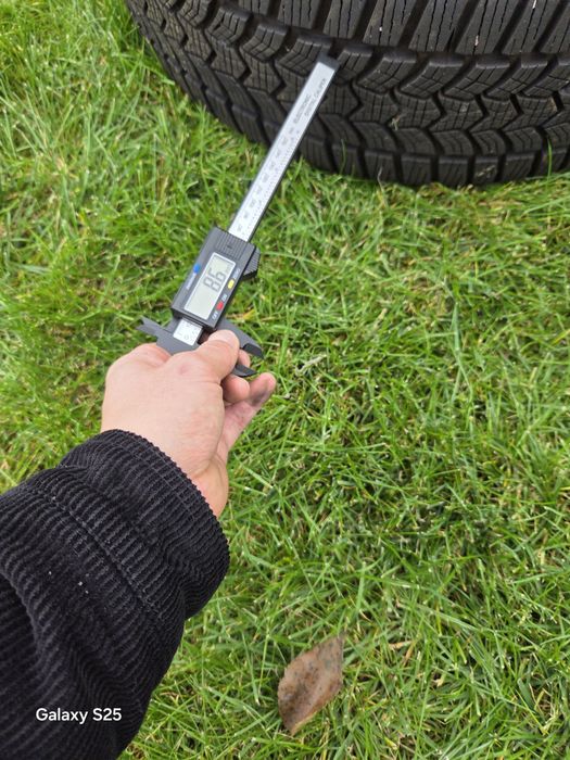 Felgi aluminiowe vw passat skoda supwrb 3  z oponami zimowymi