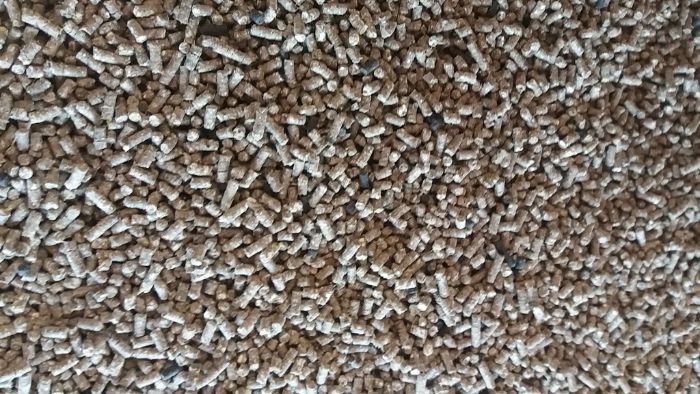 гранульований комбікорм для маленьких кроликів курки несучки домашній