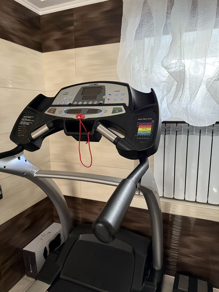 Продам беговую дорожку фирмы Cybex