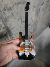 Guitarra de coleção Metallica miniatura