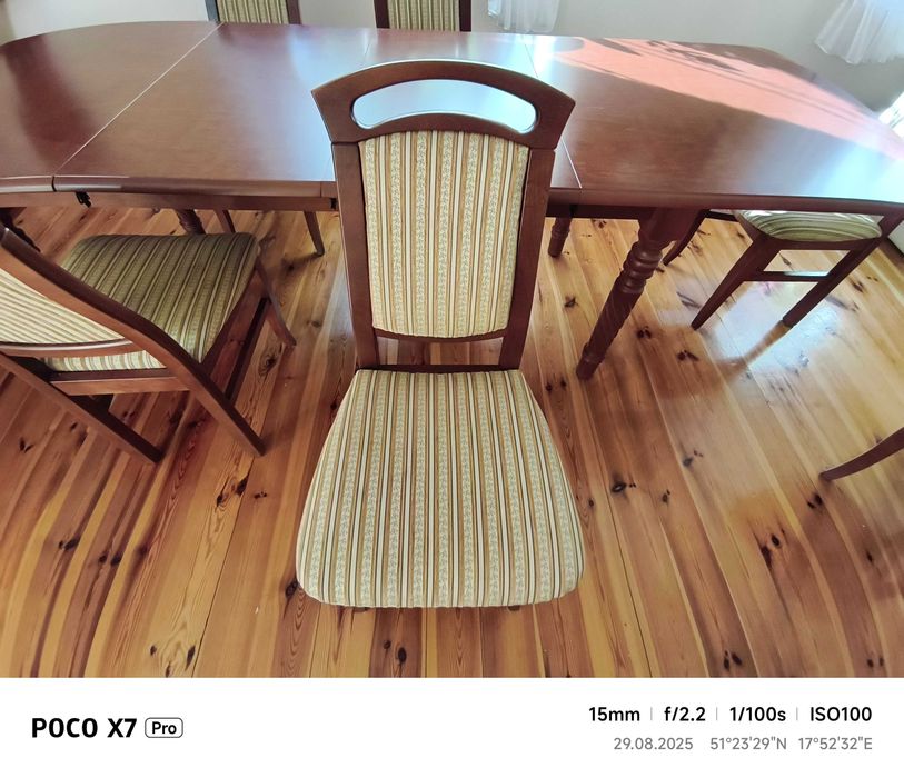 Stół rozkładany z krzesłami