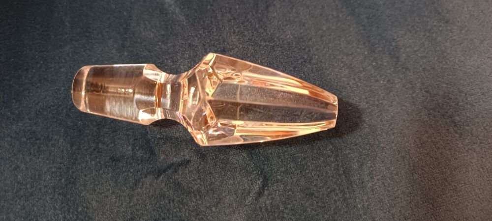 Przepiękna duża karafka kryształowa. Elegancki dodatek na każdy stół.