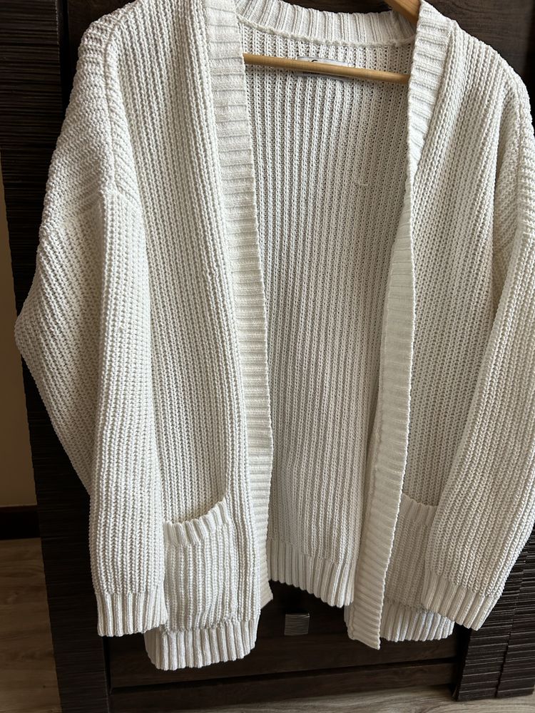 Sweter kardigan beżowy kremowy hollister L gruby splot