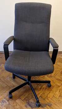Ergonomiczny fotel biurowy obrotowy