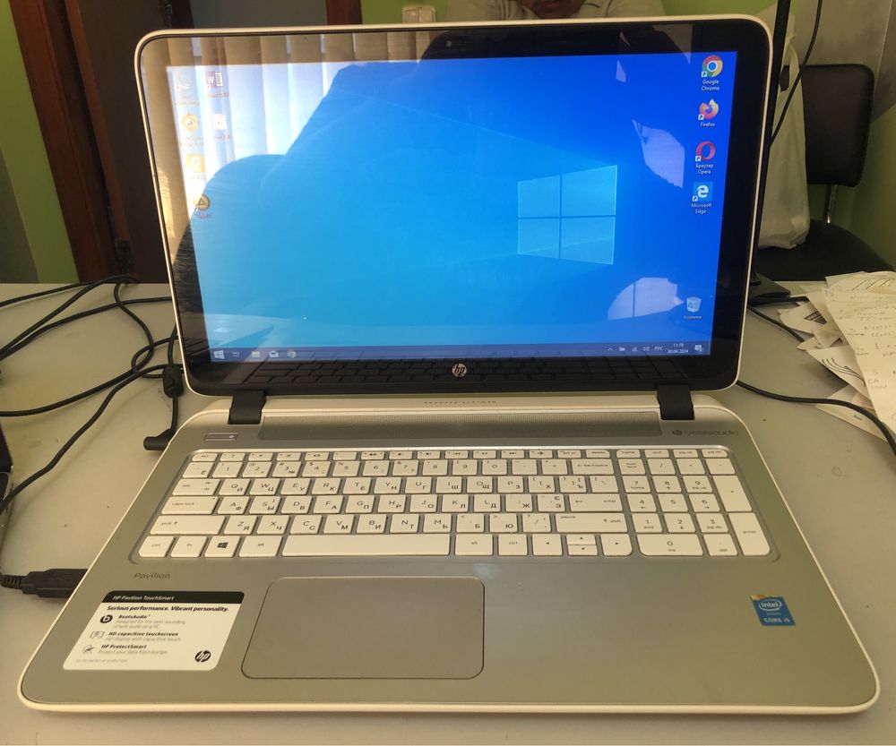 НP Pavilion 15,6"  Intel Core i5, 8GB, Graphics 4400, SSD256