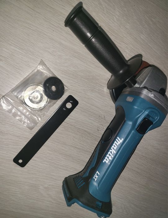 Угловая шлифмашина Makita