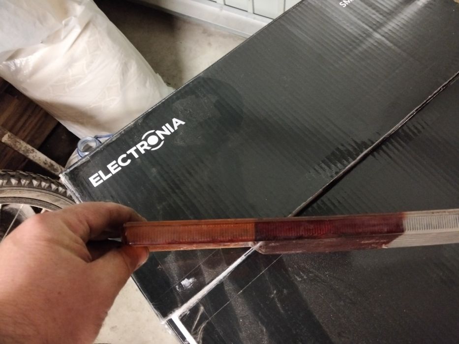 Farol traseiro de camionete