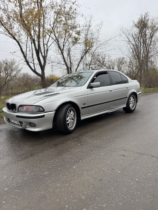 BMWe39 528i 2000г механика