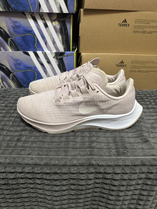 Жіночі кросівки Nike Air Zoom Pegasus 37 40,5(26см) оригінал