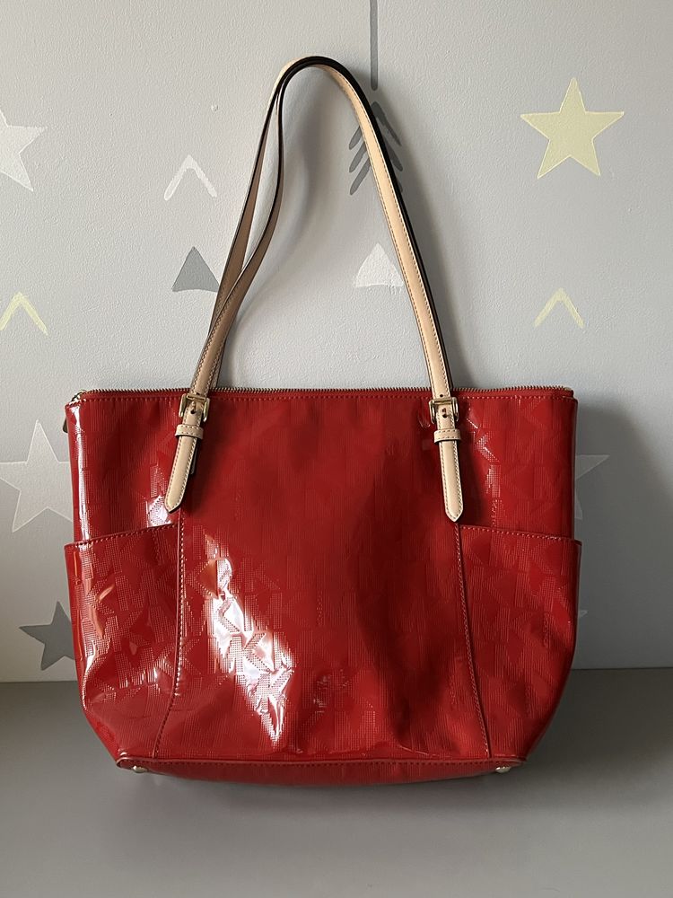 Lakierowana torebka Michael Kors