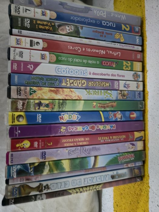 Cds de musica e dvs 0,5€ cada