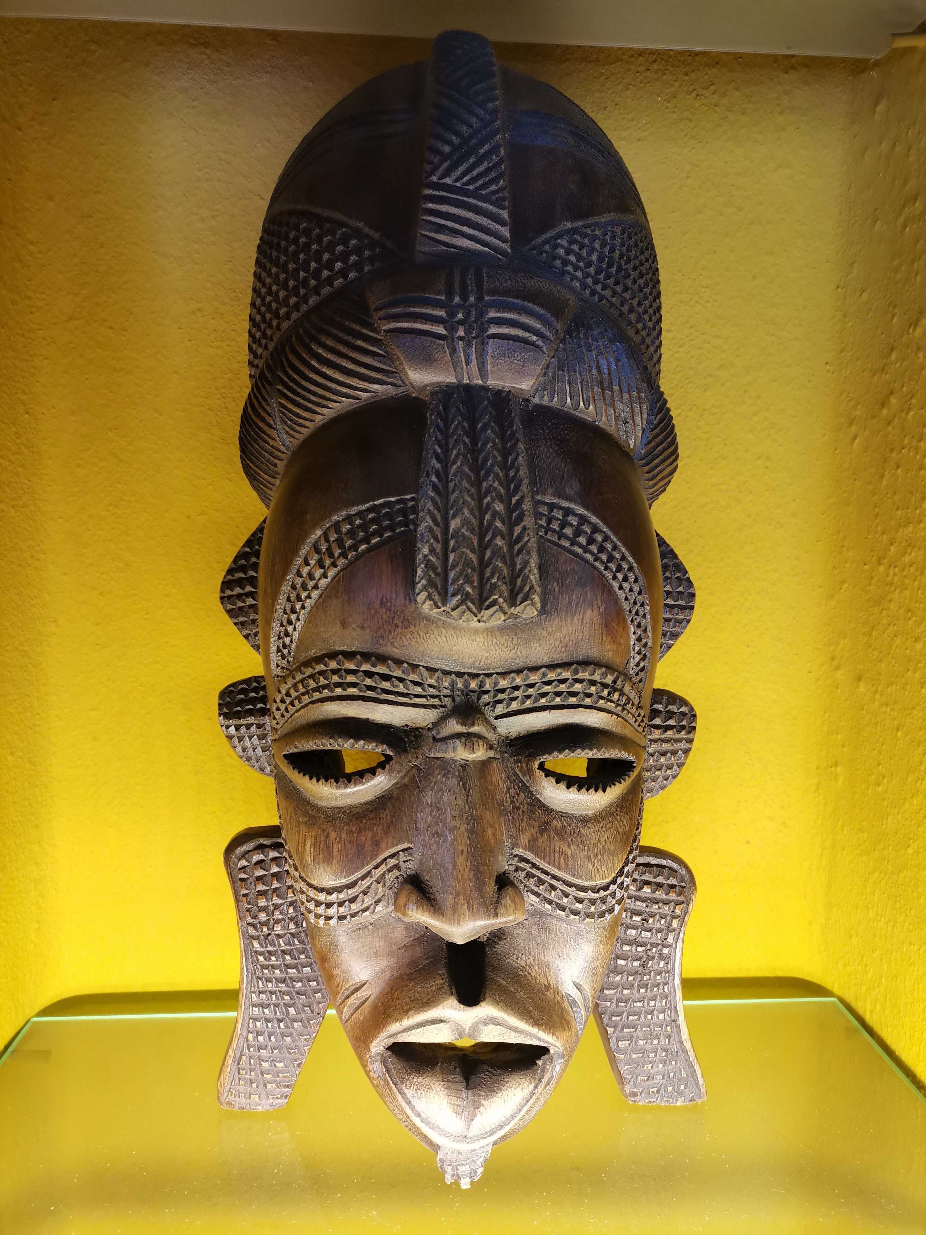 Máscara escultura angolana arte africana