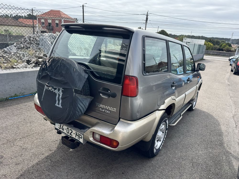 Nissan Terrano 2.7 TD 7 Lugares 4x4 (3 Proprietários)