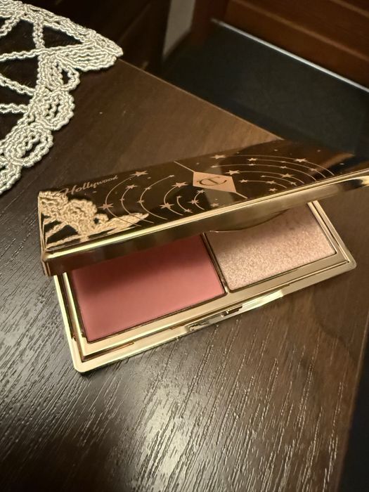 Charlotte Tilbury Blush &Glow Glide Palette róż i rozświetlacz