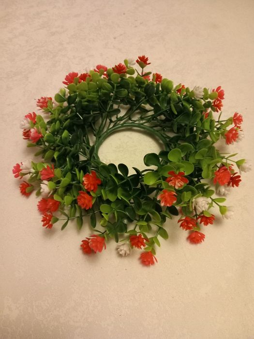 Wianek z kwiatów na świeczkę lub do powieszenia na drzwi