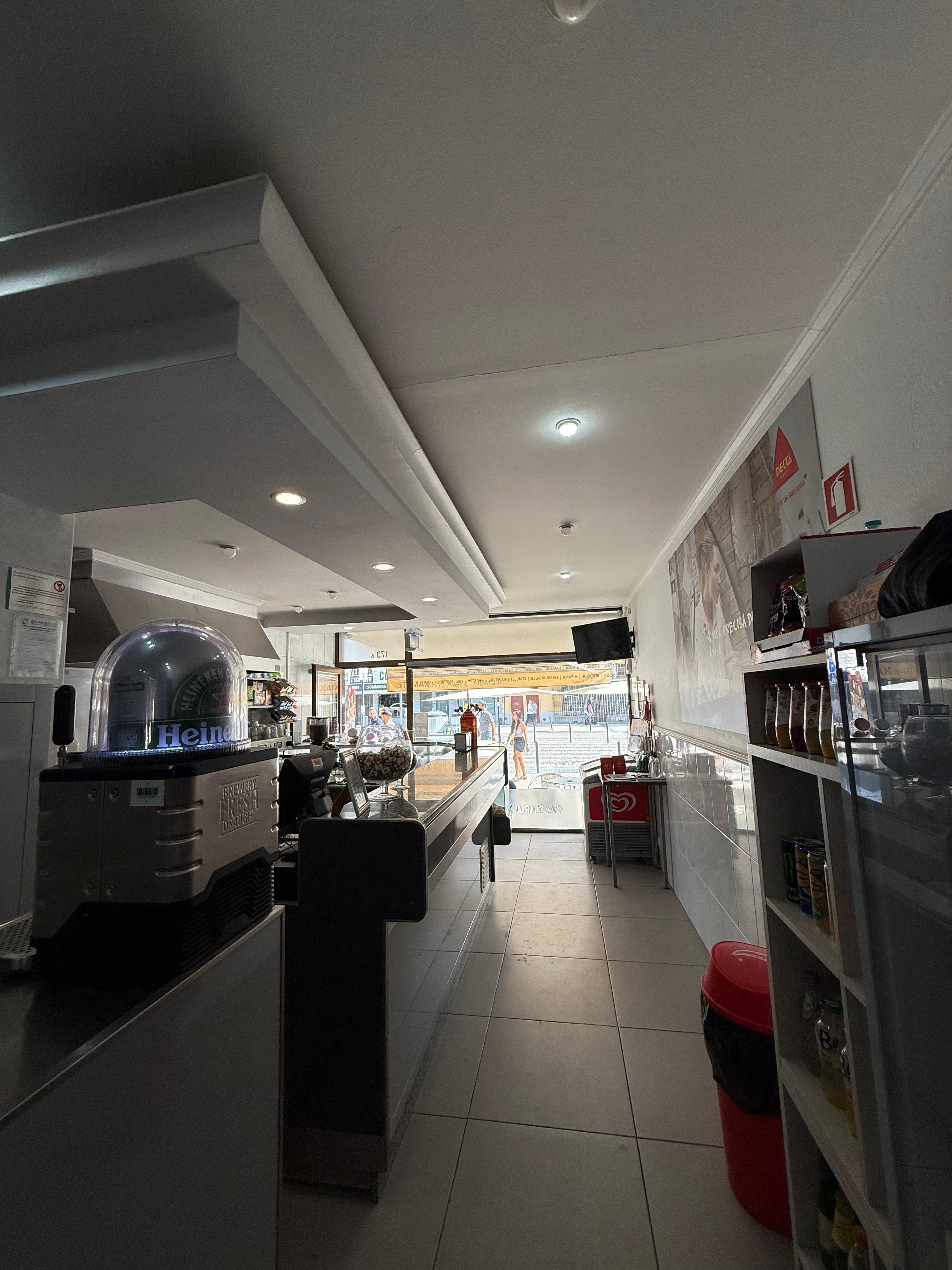 Trespasse de Cafetaria/Snack Bar, no centro da cidade de Aveiro!