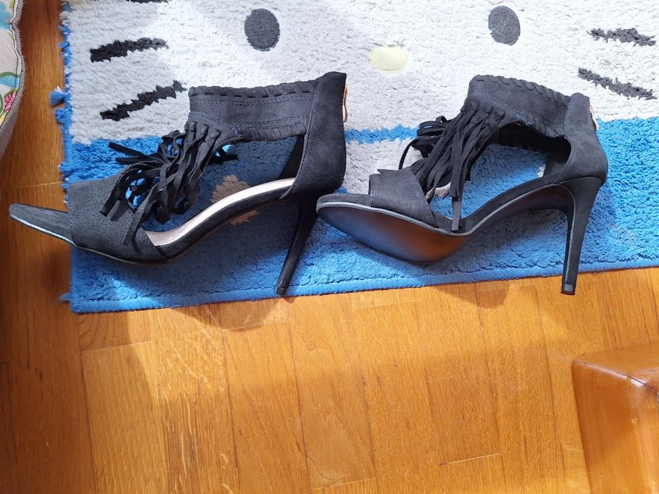 Sandálias de Camurça Pretas com Franja H&D T: 41