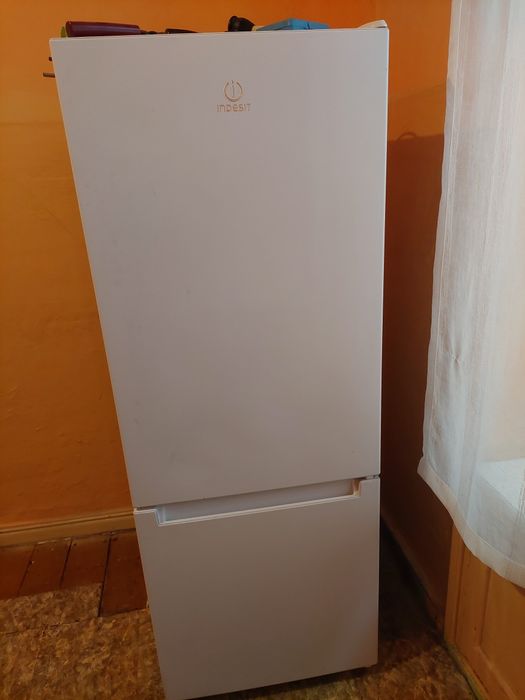 Lodowka Indesit.