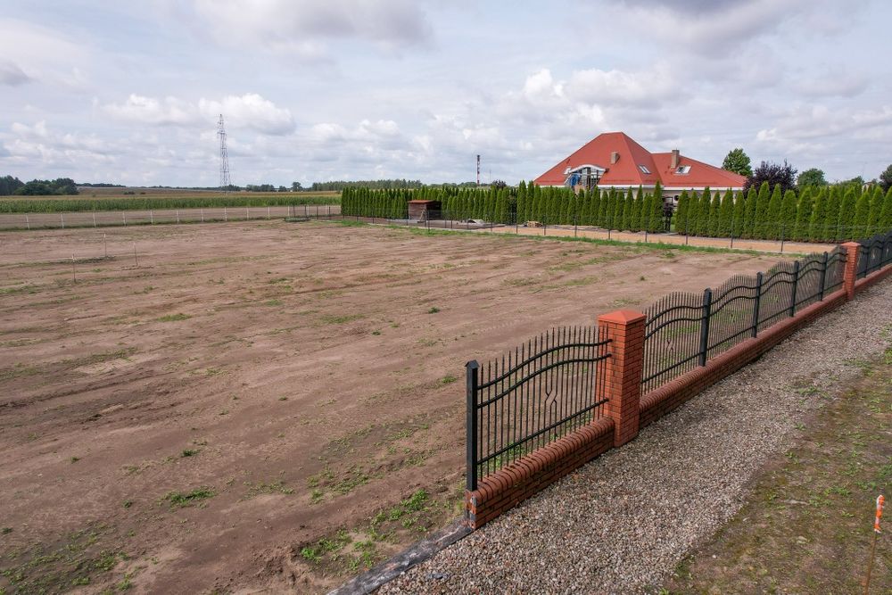 Sprzedam działkę budowlaną, ogrodzoną z asfalt. dojazdem gaz woda prąd