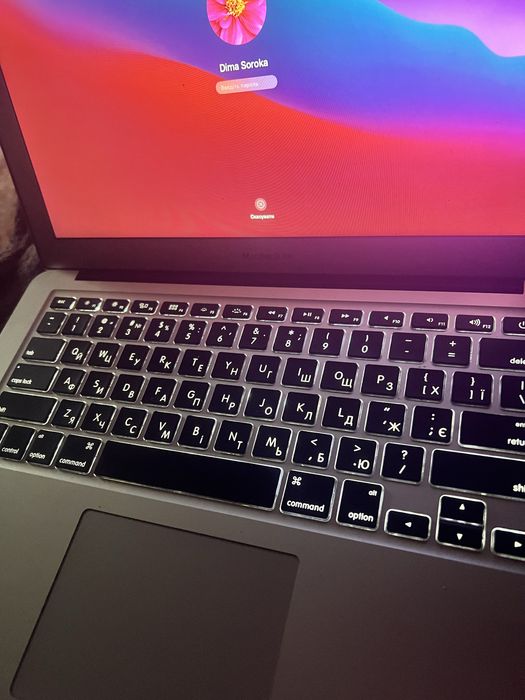 Макбук аір 2011 в харошом состояниї