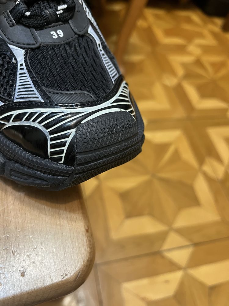 Продам кросівки BALENCIAGA
