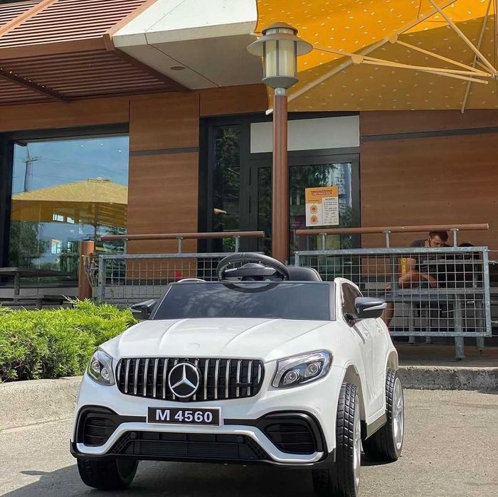 Дитячий електромобіль на акумуляторі Mercedes M 4560 з пультом