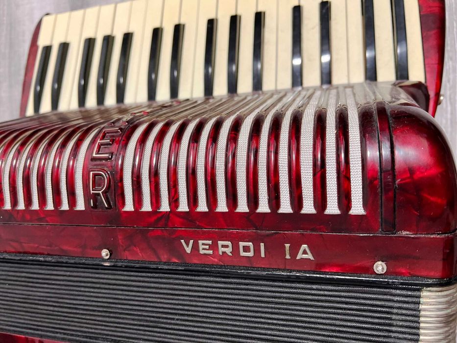 Терміново продам свій акордеон Hohner Verdi IA Piano відмінн стан