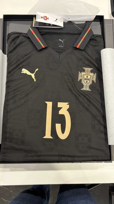 Camisola Edição Especial Homenagem a Eusébio (LIMITADA  1965 UNIDADES)