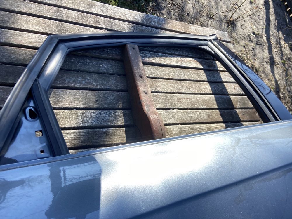 Двері  задні праві  audi a4 b8