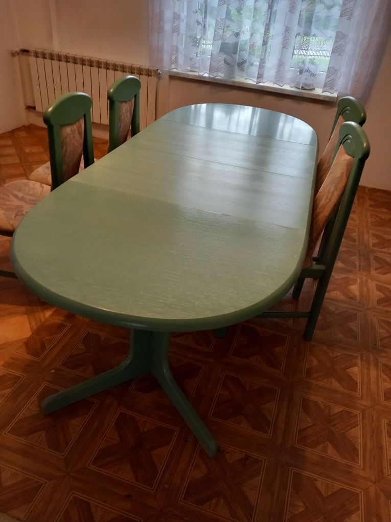 Stół Krzesła Komoda