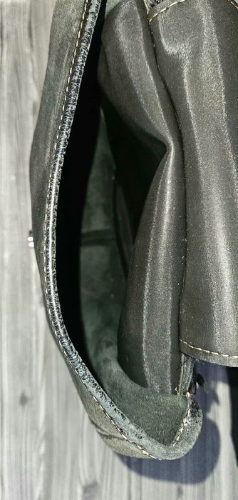 Piękna skórzana torebka boho duża listonoszka zamszowa czarna na ramię