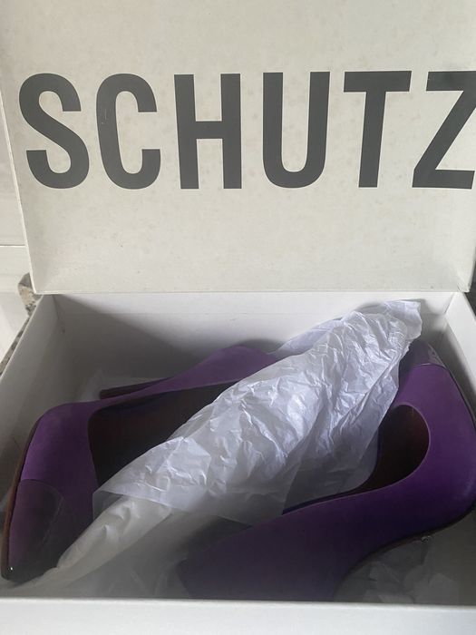 Sapatos/Stiletos roxos Schutz