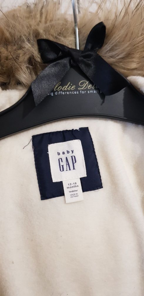 Курточка Gap 12-18 месяцев в состоянии новой вещи