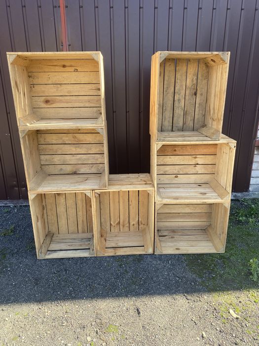 Skrzynki drewniane jedynki ładne jasne owoce warzywa ozdoby iwenty