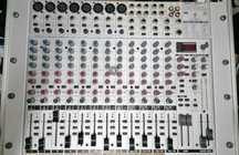 Mesas de Mistura BEHRINGER Eurorack UB2222FX - Pro e Eurorack MX1804X