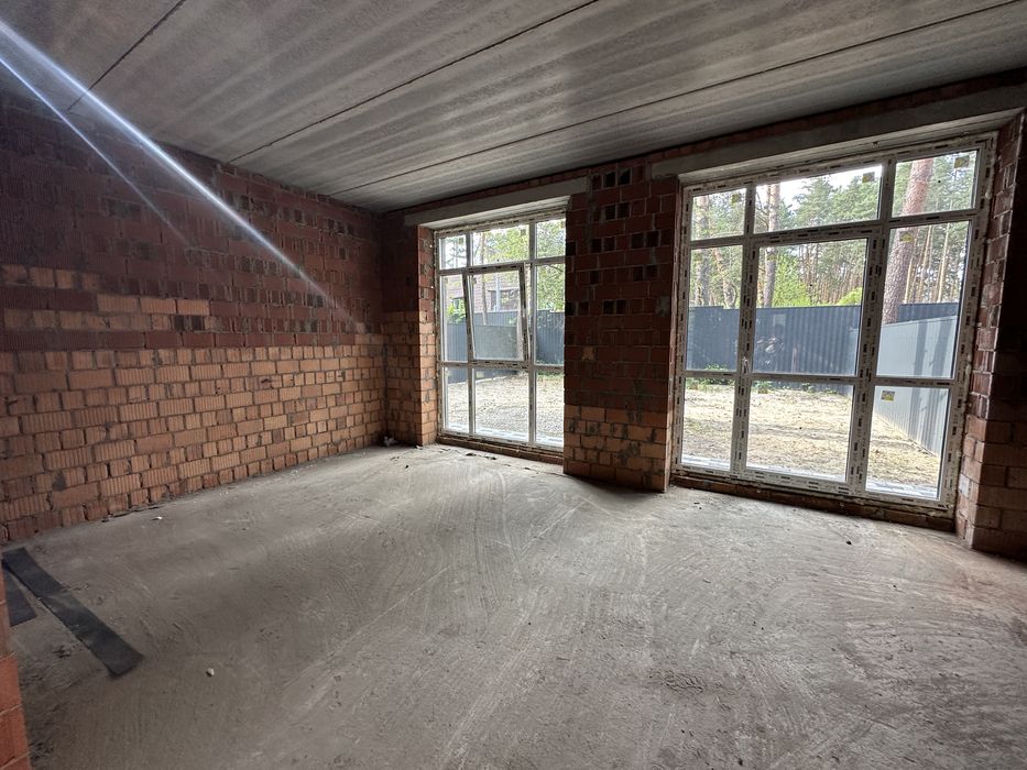 Таунхаус з великою земельною ділянкою. Є розтермінування