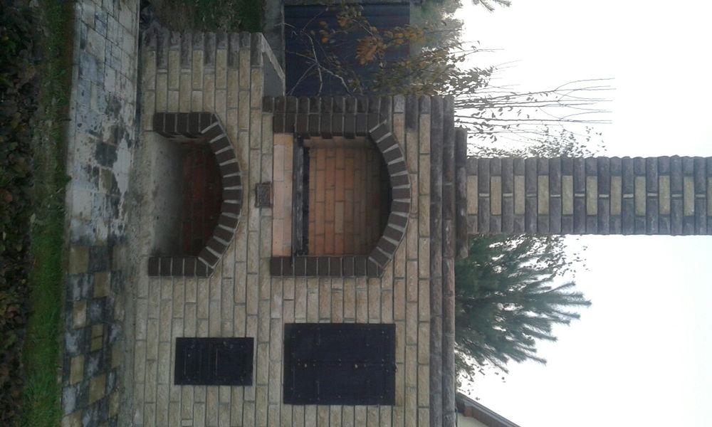 Будую мангали, комплекси, барбекю, коптильні, кухні, пекарські печі.