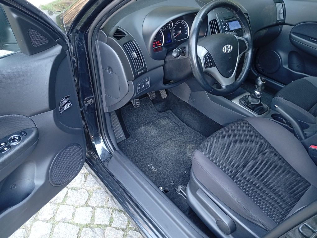 Hyundai i30 cw-1.6crdi blue comfort. Diesel