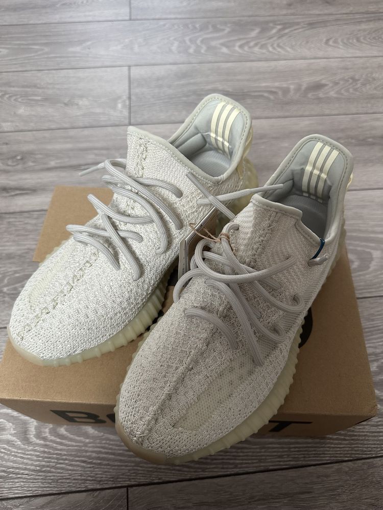 Оригінал Yeezy boots 350 V2 light US 8.5 змінює колір під солнцем