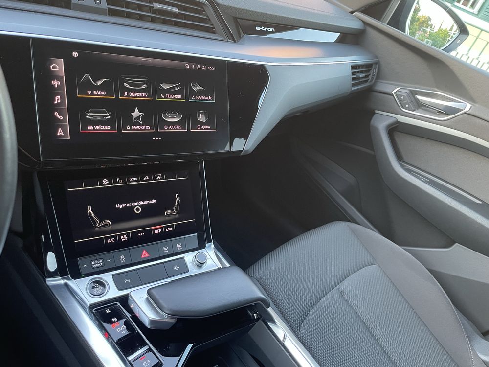 Audi Q8 Etron 50 S-line kit Black Edition