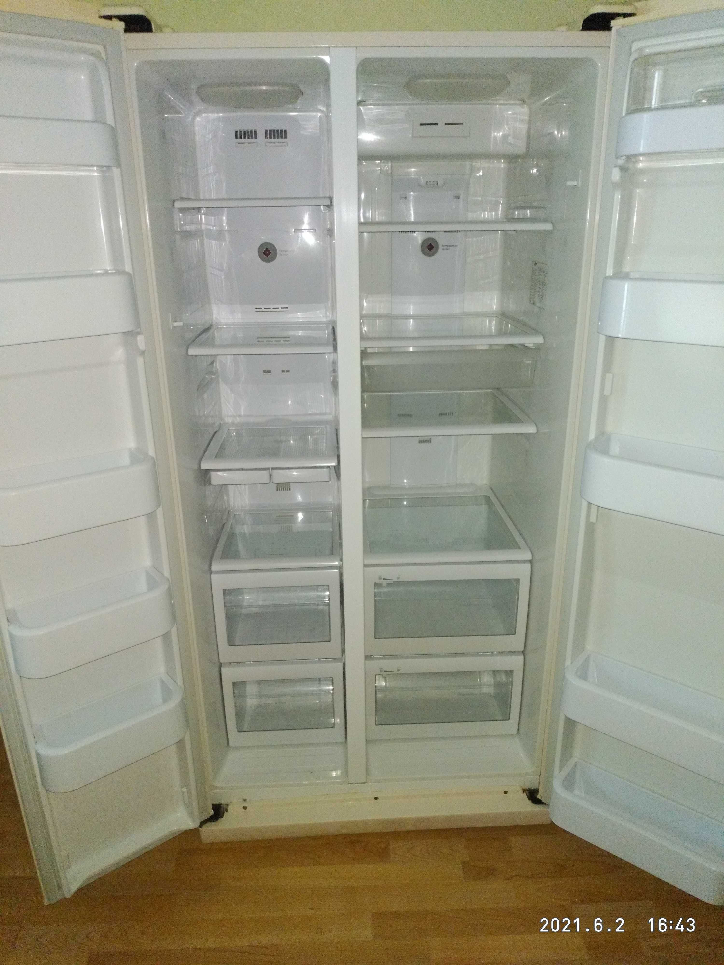Холодильник Samsung Side by Side No-Frost RS20CRMB5