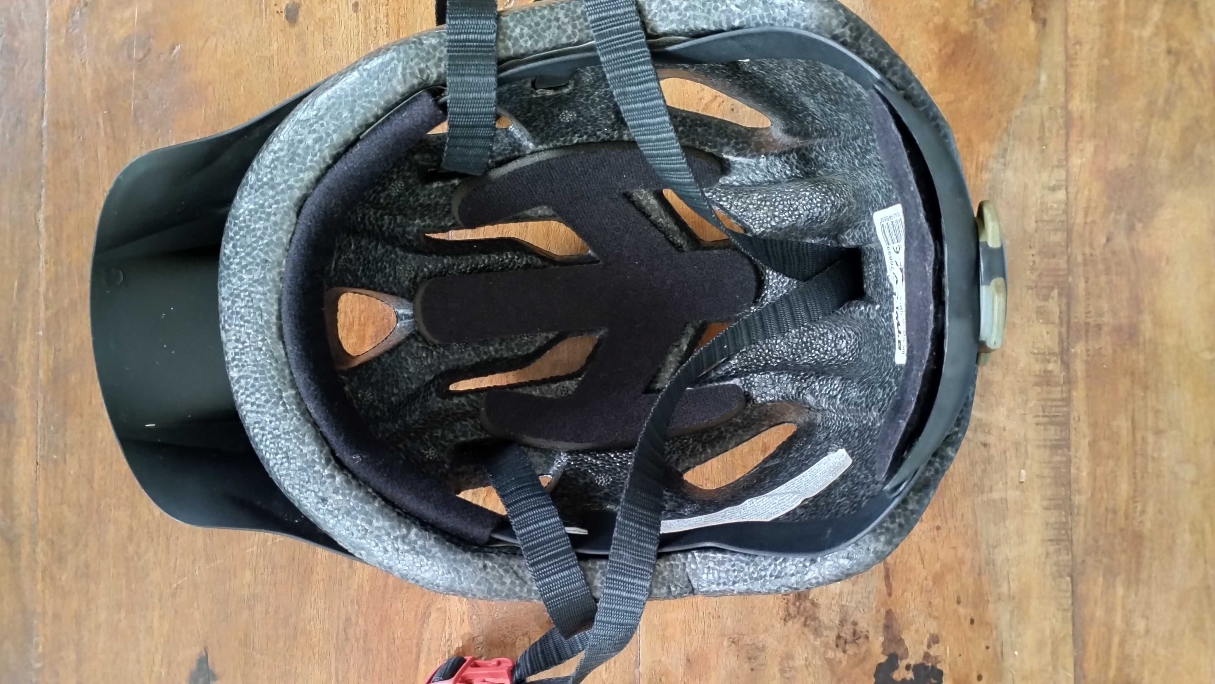 Capacete ajustável