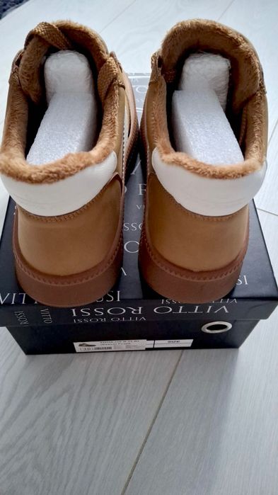 Нові замшеві черевики Vito Rossi, 38