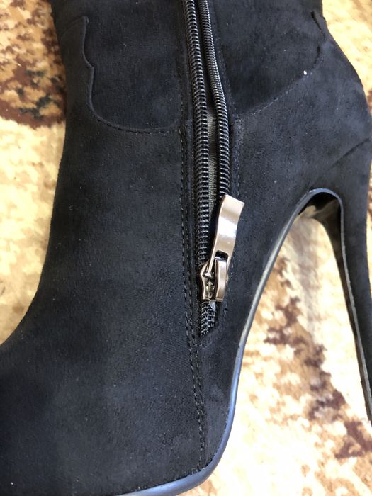 Сапожки высокие на шпильке